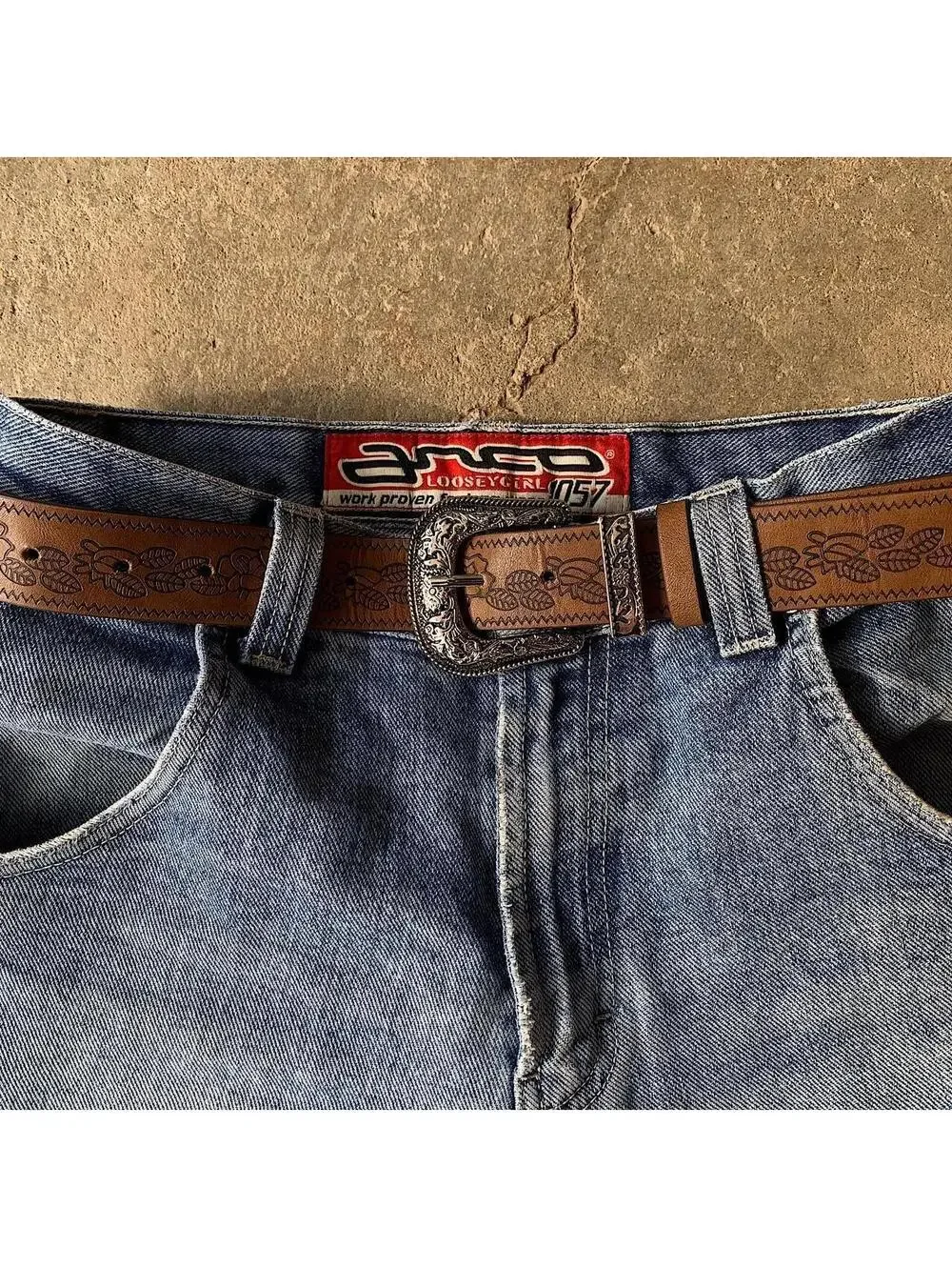 American Western vintage style brown belt. 38 inches length. 1 inch width. Fits